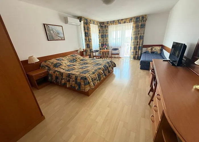 Vesta Apartments *